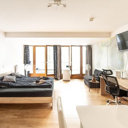 Private Apartment In The Center Of Berlin Bagian luar foto
